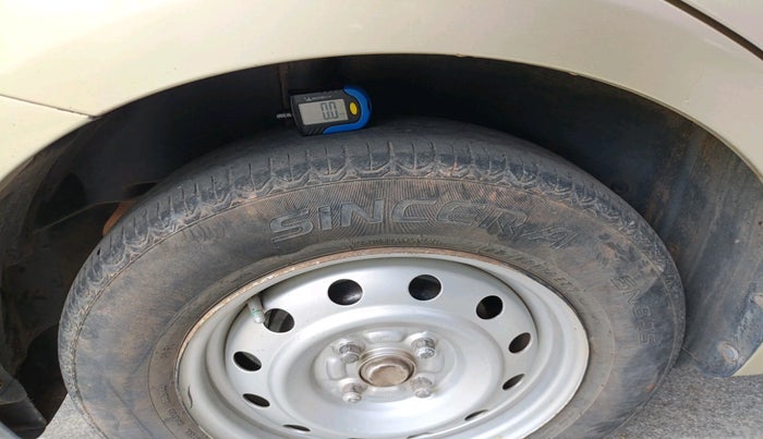 2009 Maruti Swift LXI 1.3, Petrol, Manual, 1,63,871 km, tyre