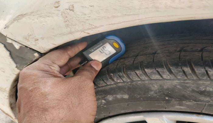 2011 Hyundai i20 MAGNA 1.2, CNG, Manual, 1,44,615 km, tyre