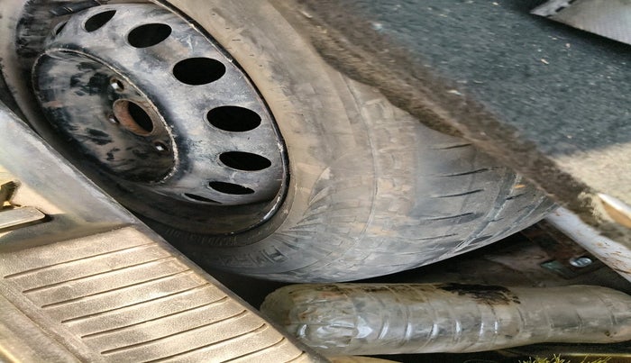 2011 Hyundai i20 MAGNA 1.2, CNG, Manual, 1,44,615 km, tyre