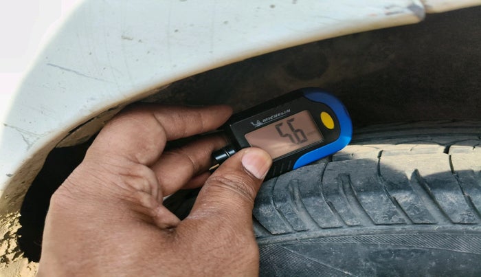 2011 Hyundai i20 MAGNA 1.2, CNG, Manual, 1,44,615 km, tyre