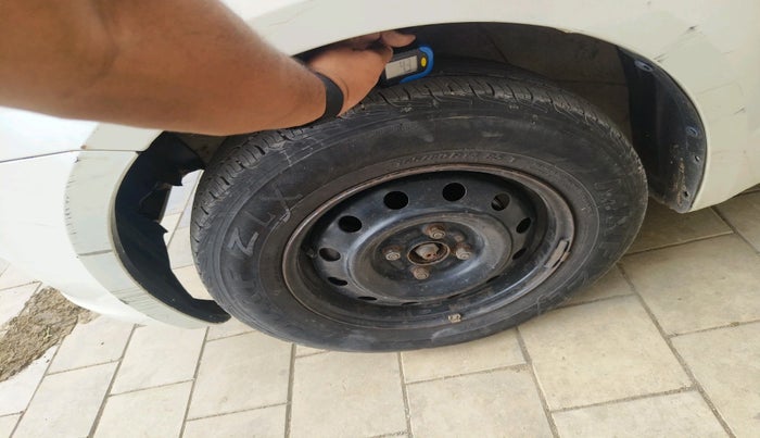 2009 Maruti Swift Dzire VXI 1.3, CNG, Manual, 1,00,297 km, tyre