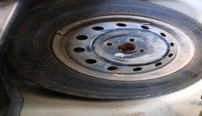 2011 Maruti Swift VDI, Diesel, Manual, 1,21,609 km, tyre