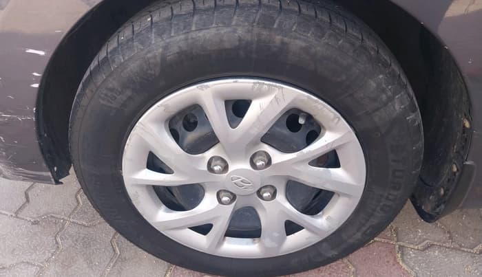 2017 Hyundai Grand i10 SPORTZ 1.2 KAPPA VTVT, CNG, Manual, 1,00,849 km, tyre