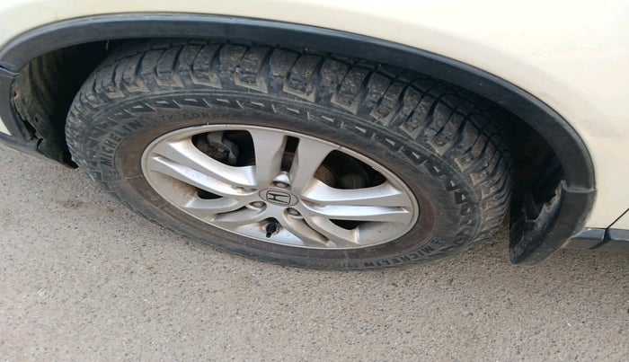 2012 Honda CRV 2.4L 2WD AT, Petrol, Automatic, 1,01,752 km, tyre