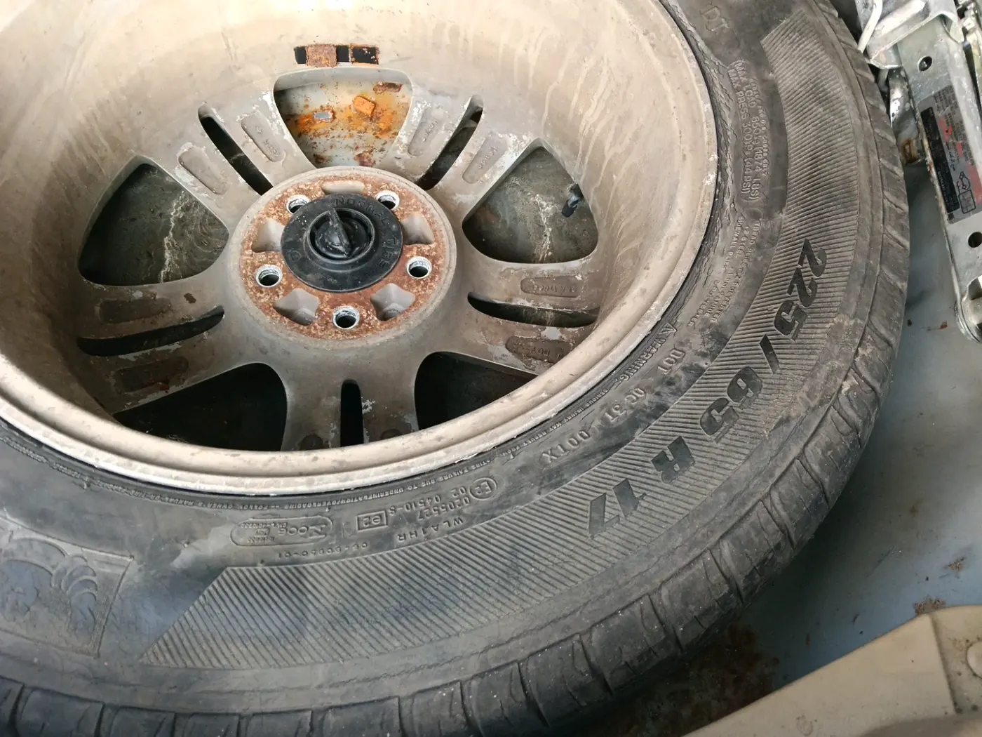 2012 Honda CRV 2.4L 2WD AT, Petrol, Automatic, 1,01,752 km, tyre
