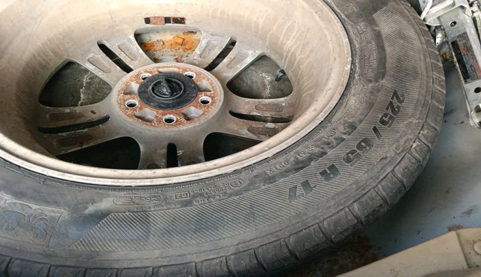 2012 Honda CRV 2.4L 2WD AT, Petrol, Automatic, 1,01,752 km, tyre