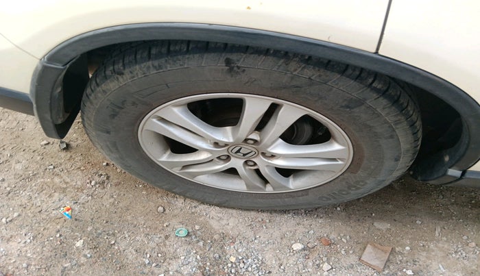 2012 Honda CRV 2.4L 2WD AT, Petrol, Automatic, 1,01,752 km, tyre