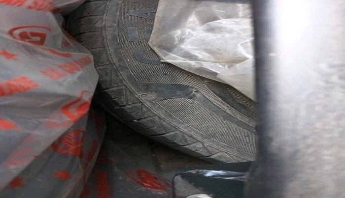 2020 Maruti Alto LXI CNG, CNG, Manual, 1,05,424 km, tyre