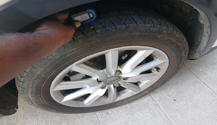 2013 Audi Q3 2.0 TDI QUATTRO, Diesel, Automatic, 1,00,427 km, tyre