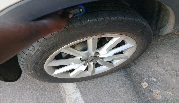 2013 Audi Q3 2.0 TDI QUATTRO, Diesel, Automatic, 1,00,427 km, tyre