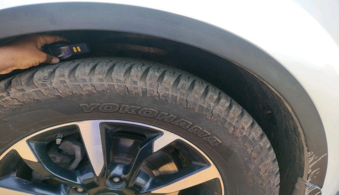 2019 Mahindra XUV500 W11, Diesel, Manual, 1,05,773 km, tyre