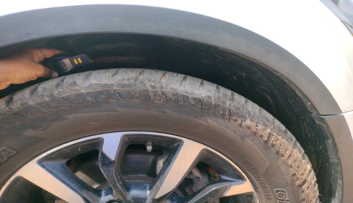 2019 Mahindra XUV500 W11, Diesel, Manual, 1,05,773 km, tyre