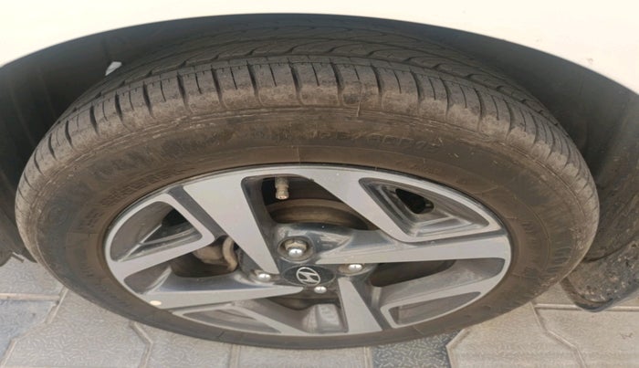 2021 Hyundai AURA SX PLUS 1.2 AMT, Petrol, Automatic, 80,946 km, tyre