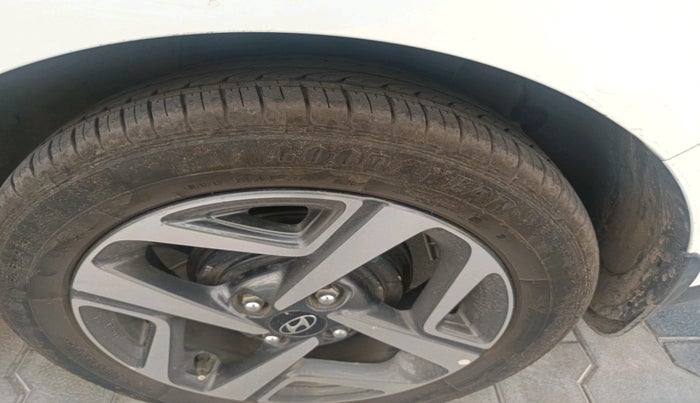 2021 Hyundai AURA SX PLUS 1.2 AMT, Petrol, Automatic, 80,946 km, tyre