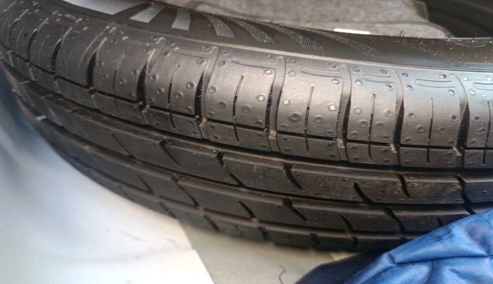 2021 Hyundai AURA SX PLUS 1.2 AMT, Petrol, Automatic, 80,946 km, tyre