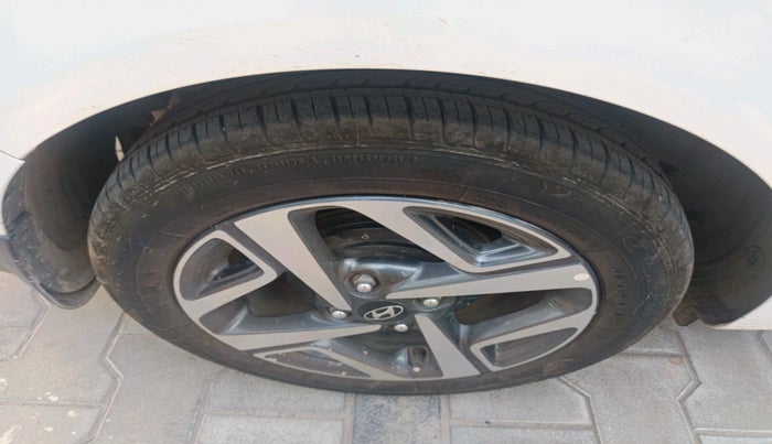 2021 Hyundai AURA SX PLUS 1.2 AMT, Petrol, Automatic, 80,946 km, tyre