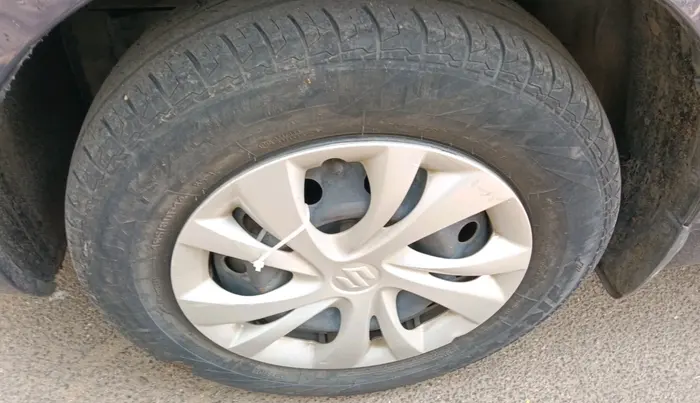 2022 Maruti Swift VXI, Petrol, Manual, 50,000 km, tyre