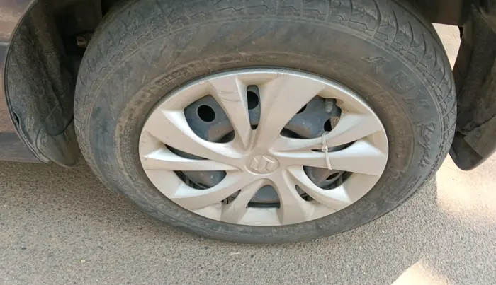 2022 Maruti Swift VXI, Petrol, Manual, 50,000 km, tyre