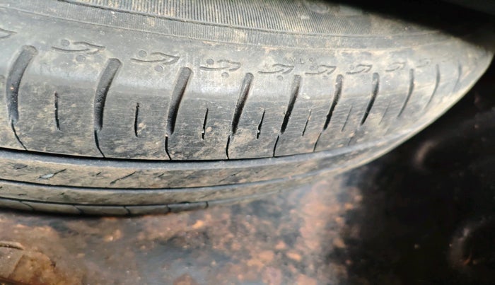 2009 Maruti Swift Dzire LXI 1.3, CNG, Manual, 1,67,372 km, tyre