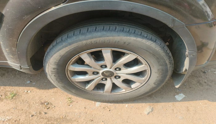 2015 Mahindra XUV500 W10, Diesel, Manual, 1,13,187 km, tyre