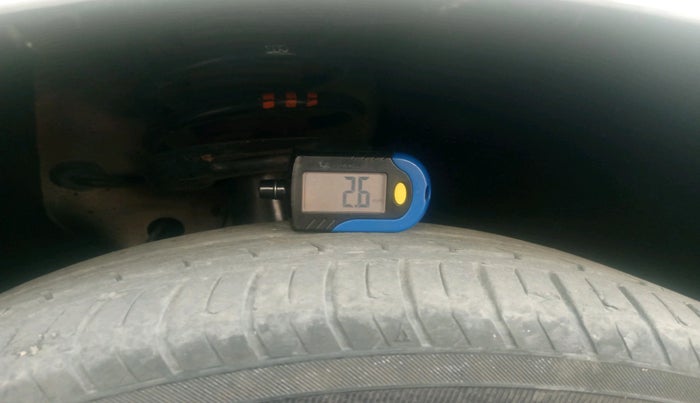 2010 Skoda Laura ELEGANCE 2.0 TDI CR MT, Diesel, Manual, 96,070 km, tyre