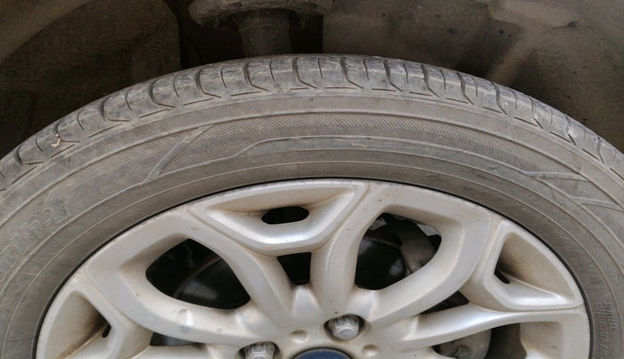 2015 Ford Ecosport TITANIUM 1.0L ECOBOOST, Petrol, Manual, 88,370 km, tyre