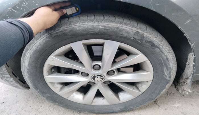 2019 Skoda Octavia L&K 1.8 TSI AT, Petrol, Automatic, 1,27,078 km, tyre