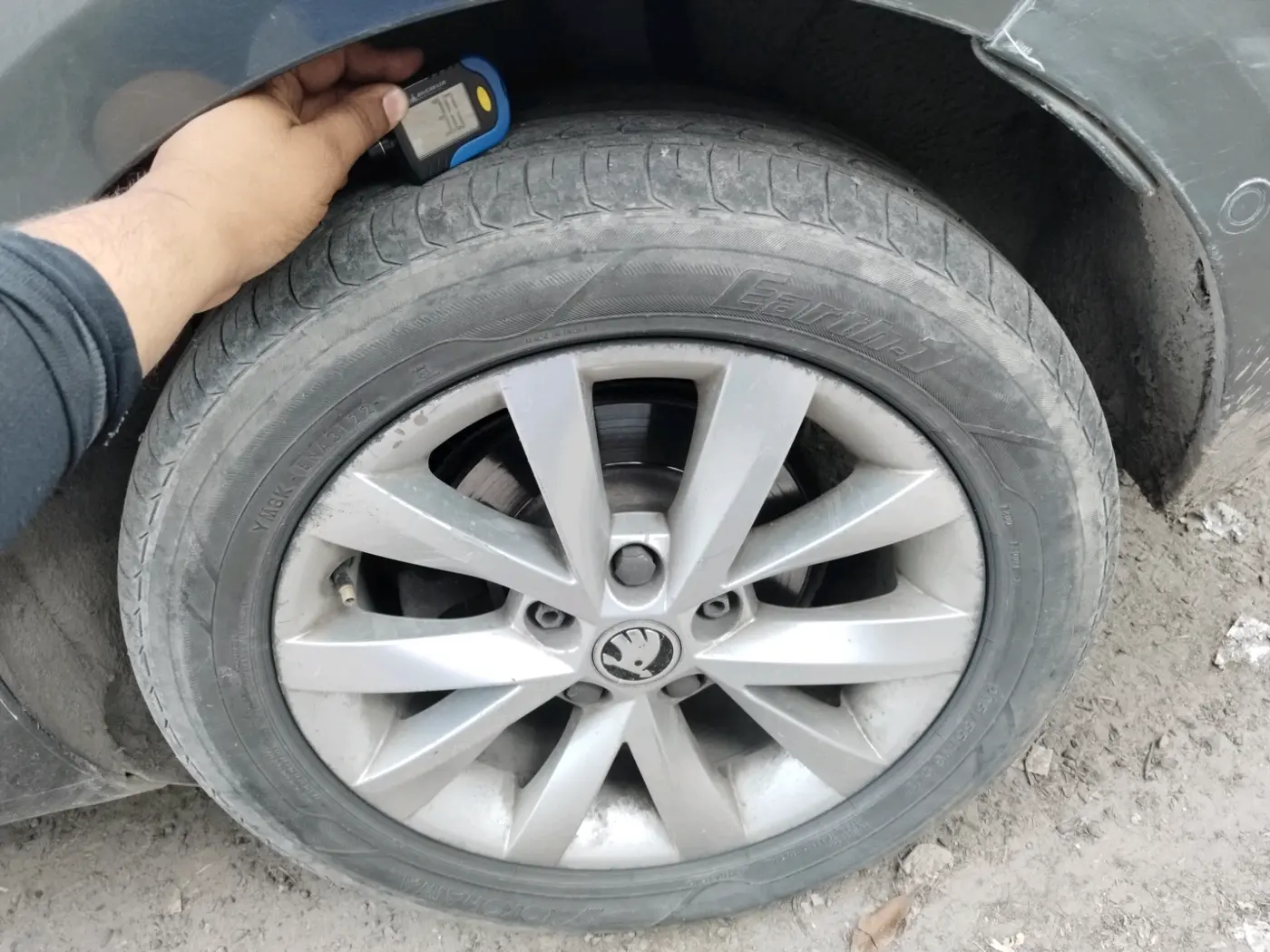 2019 Skoda Octavia L&K 1.8 TSI AT, Petrol, Automatic, 1,27,078 km, tyre