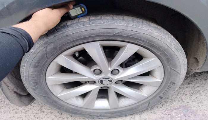 2019 Skoda Octavia L&K 1.8 TSI AT, Petrol, Automatic, 1,27,078 km, tyre