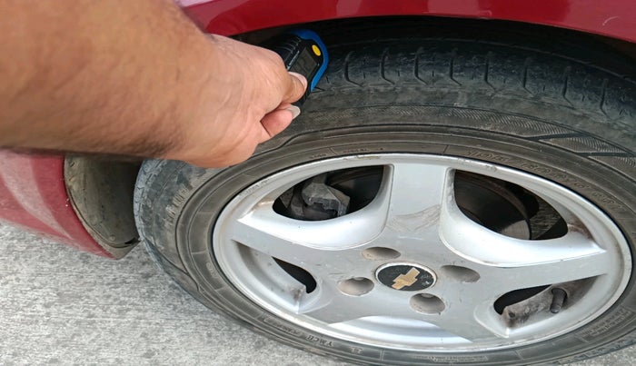 2011 Chevrolet Optra Magnum LT 2.0 TCDI, Diesel, Manual, 1,22,903 km, tyre