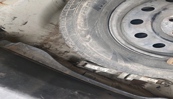 2014 Maruti Swift Dzire VXI, Petrol, Manual, 1,69,435 km, tyre