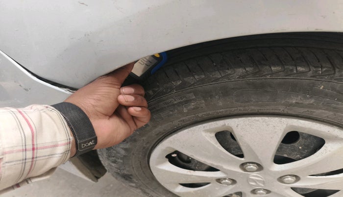 2012 Hyundai i10 MAGNA 1.2, CNG, Manual, 1,14,272 km, tyre