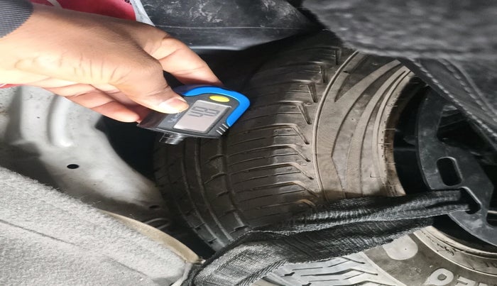 2012 Hyundai i10 MAGNA 1.2, CNG, Manual, 1,14,272 km, tyre