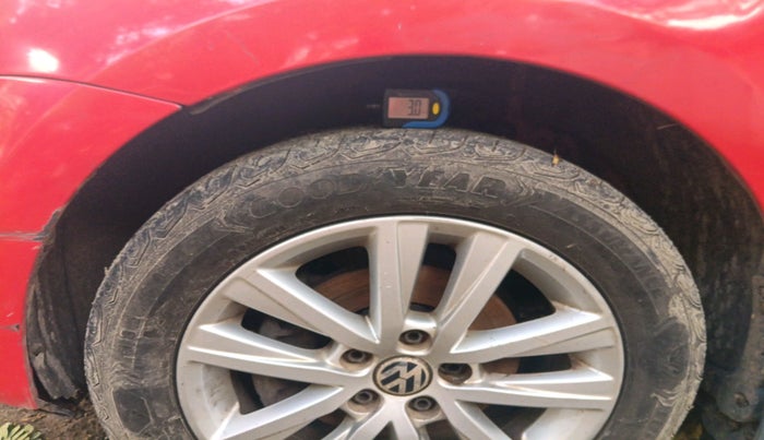 2013 Volkswagen Polo HIGHLINE DIESEL, Diesel, Manual, 1,64,987 km, tyre