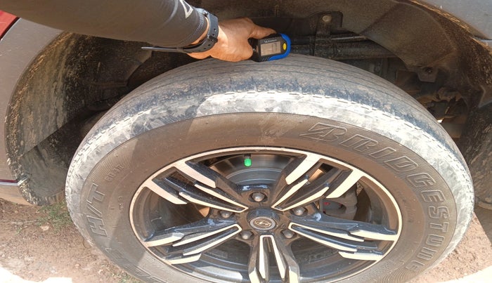 2018 Mahindra XUV500 W9, Diesel, Manual, 1,10,643 km, tyre