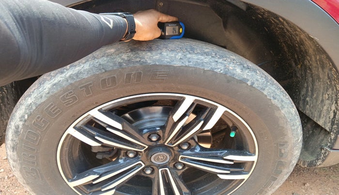 2018 Mahindra XUV500 W9, Diesel, Manual, 1,10,643 km, tyre