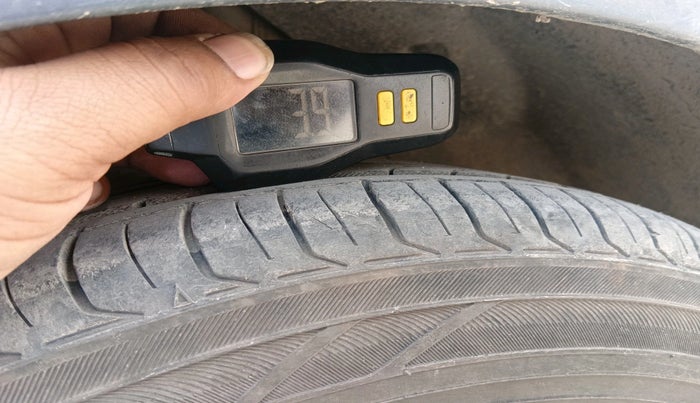 2015 Hyundai Grand i10 MAGNA 1.2 KAPPA VTVT, CNG, Manual, 1,26,322 km, tyre