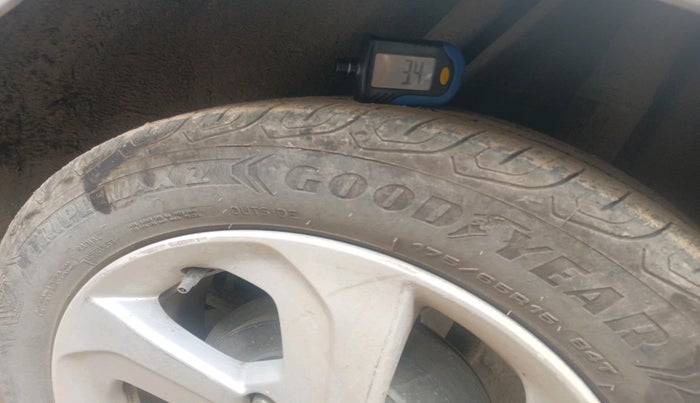 2015 Honda City 1.5L I-VTEC VX, Petrol, Manual, 1,01,078 km, tyre