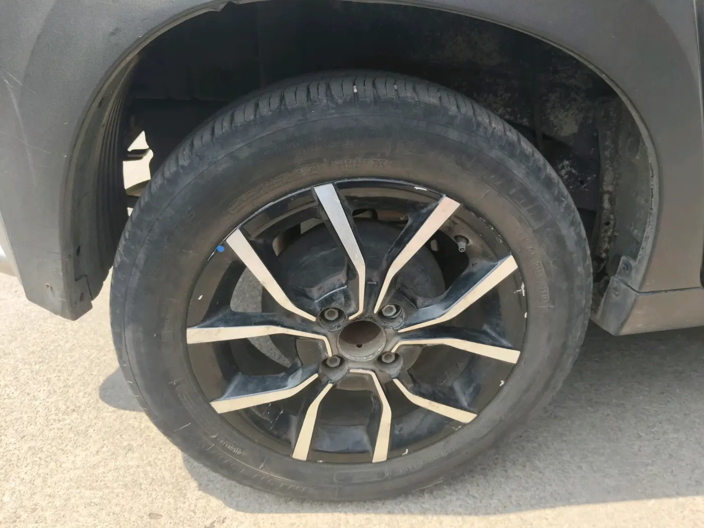2017 Mahindra KUV 100 NXT K8 P 6 STR, Petrol, Manual, 78,148 km, tyre
