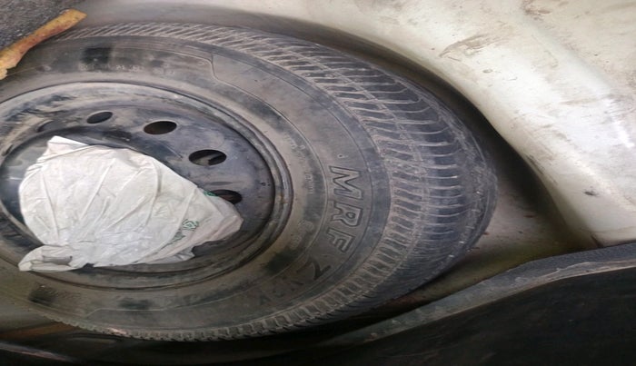 2013 Maruti Swift VXI, Petrol, Manual, 36,198 km, tyre