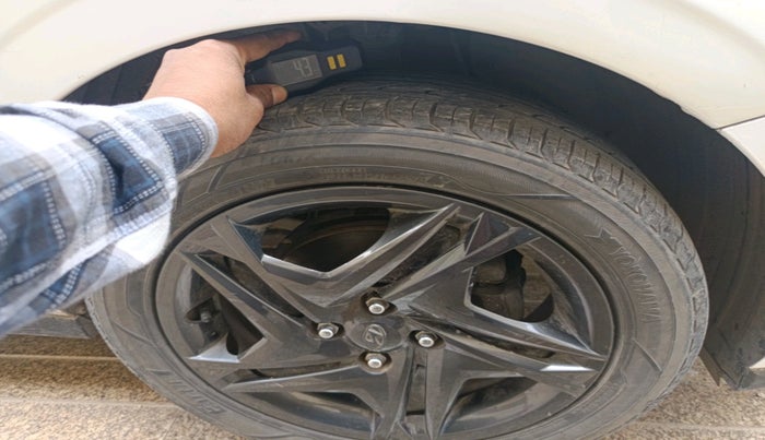 2022 Hyundai NEW I20 SPORTZ 1.2 AT, Petrol, Automatic, 57,141 km, tyre