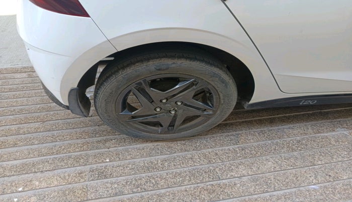 2022 Hyundai NEW I20 SPORTZ 1.2 AT, Petrol, Automatic, 57,141 km, tyre