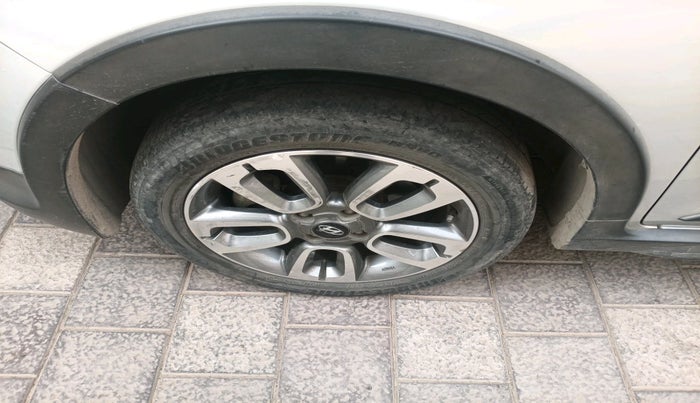 2015 Hyundai i20 Active 1.2 BASE, Petrol, Manual, 1,19,942 km, tyre