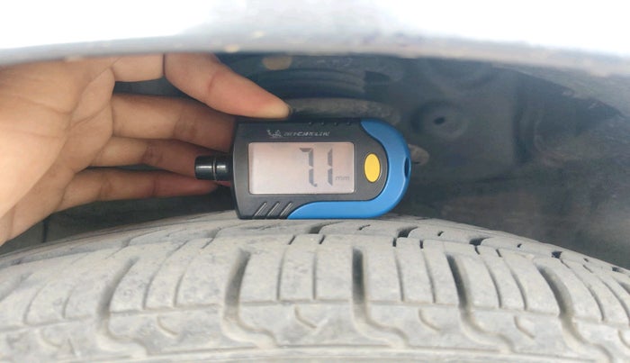 2018 Hyundai Grand i10 SPORTZ U2 1.2 CRDI, Diesel, Manual, 1,17,114 km, tyre