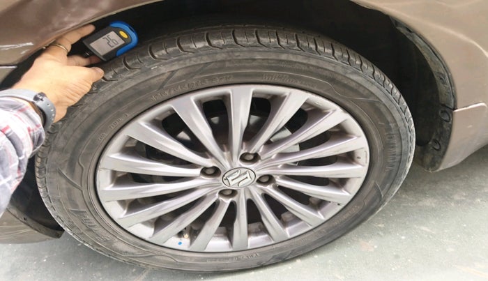 2017 Maruti Ciaz ALPHA DIESEL 1.3, Diesel, Manual, 1,08,239 km, tyre