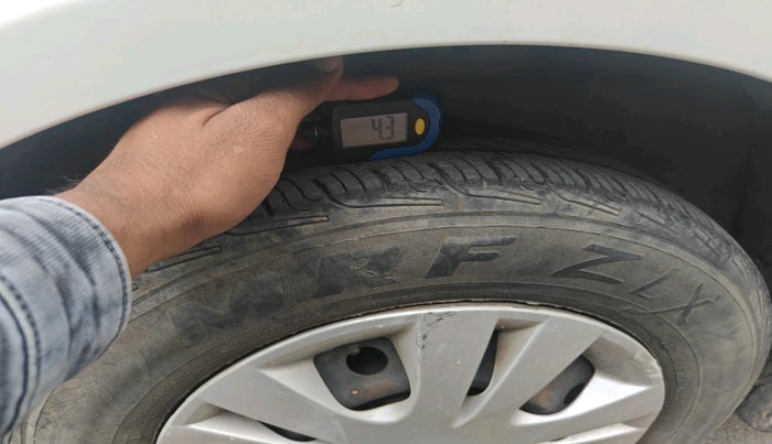 2014 Maruti Swift Dzire VXI, Petrol, Manual, 90,199 km, tyre