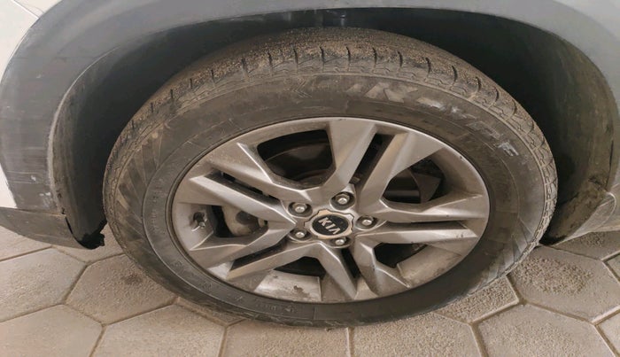 2019 KIA SELTOS HTX 1.5 PETROL, Petrol, Manual, 1,11,536 km, tyre