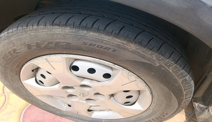 2019 Mahindra XUV300 W4 1.5 DIESEL, Diesel, Manual, 1,01,338 km, tyre