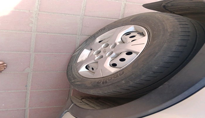 2019 Mahindra XUV300 W4 1.5 DIESEL, Diesel, Manual, 1,01,338 km, tyre