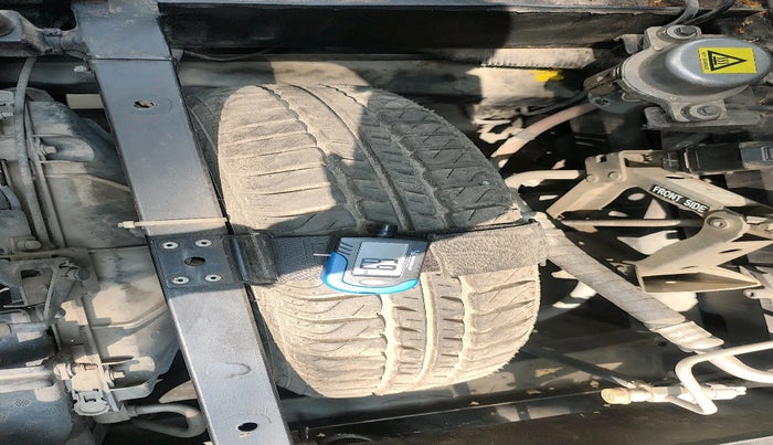 2017 Mahindra E20 Plus P8, Electric, Automatic, 74,373 km, tyre